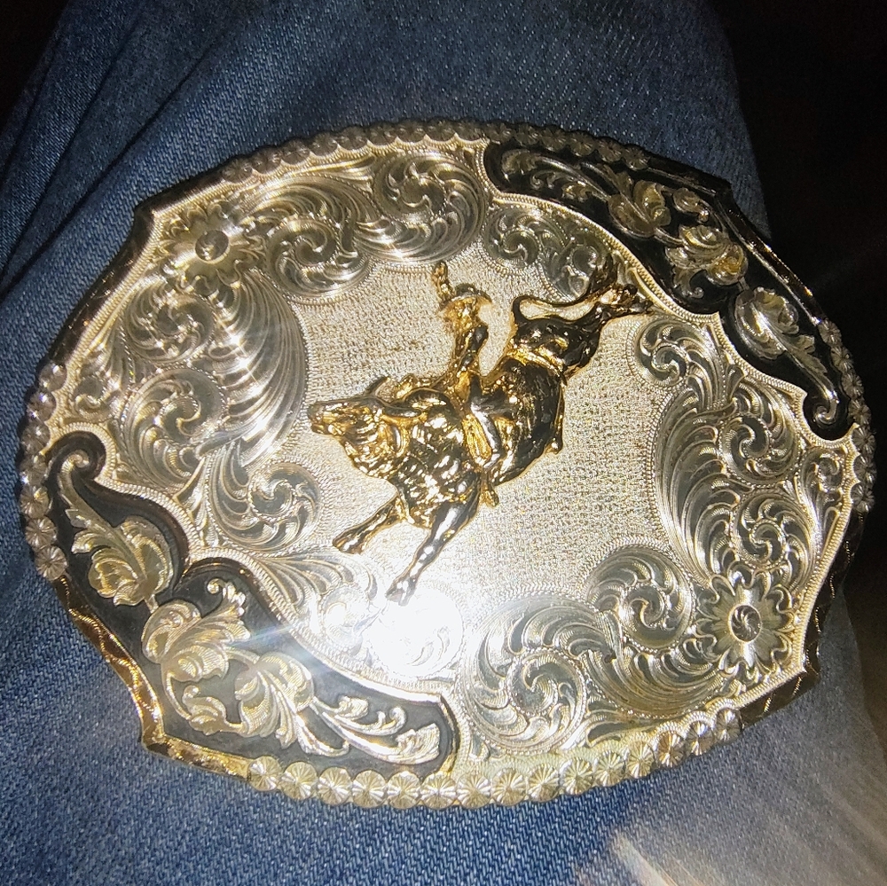 Cowboys belt buckle large gold and silver